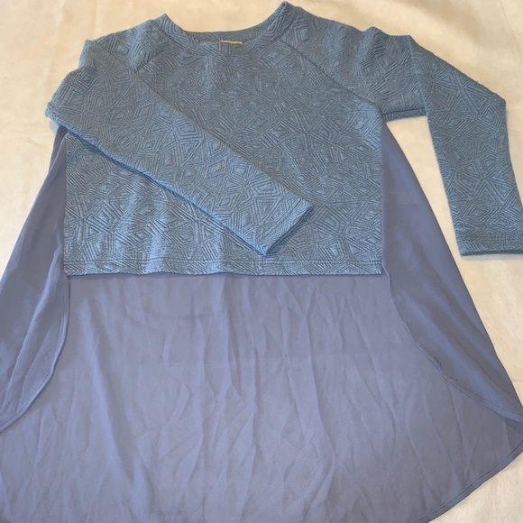 Foreign Exchange Crop Sweater - Picture 5 of 12